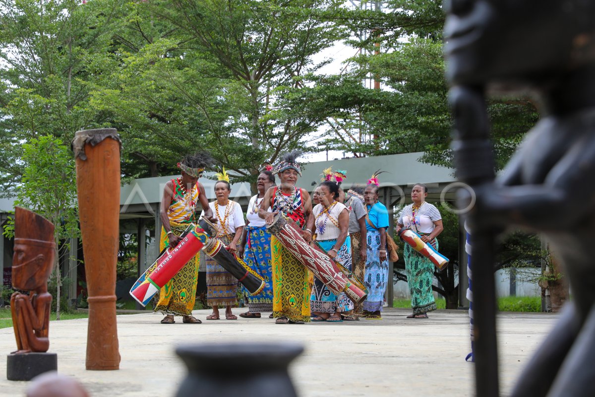 Festival musik dan tari etnik Papua di Manokwari | ANTARA Foto