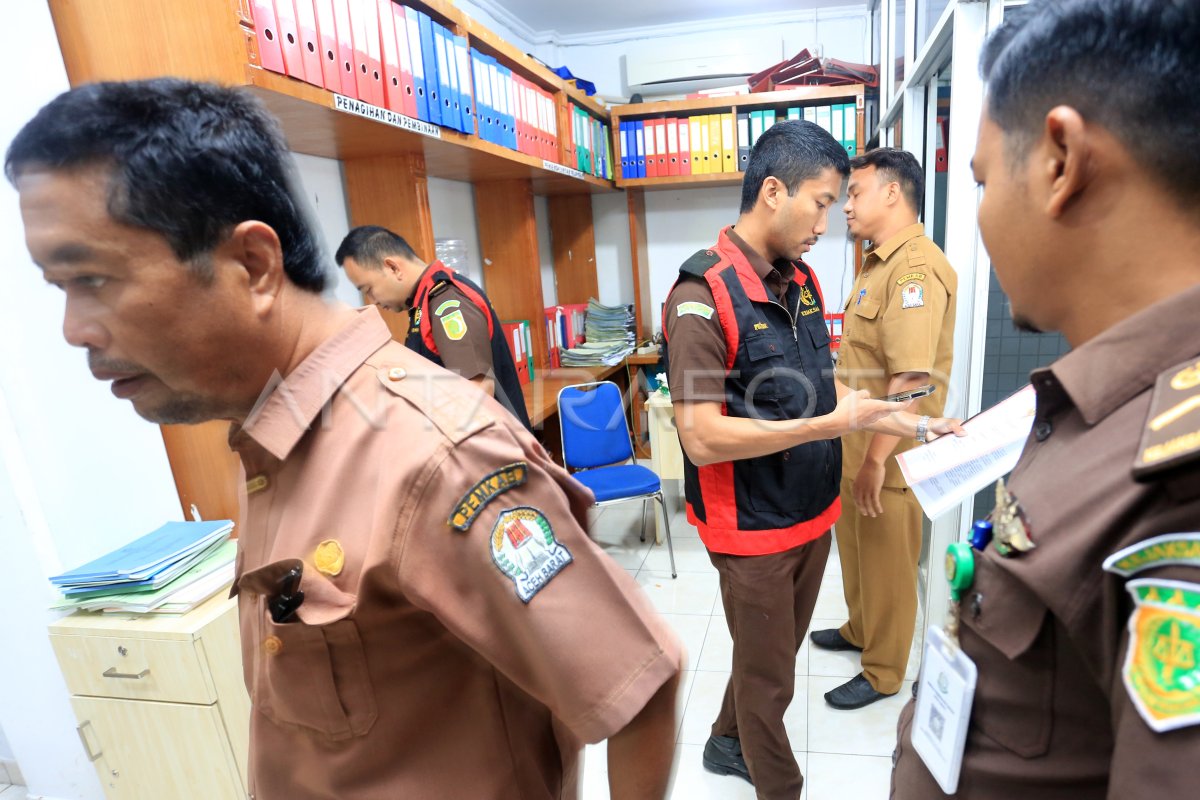 Penggeledahan Kantor BPKD Aceh Barat | ANTARA Foto