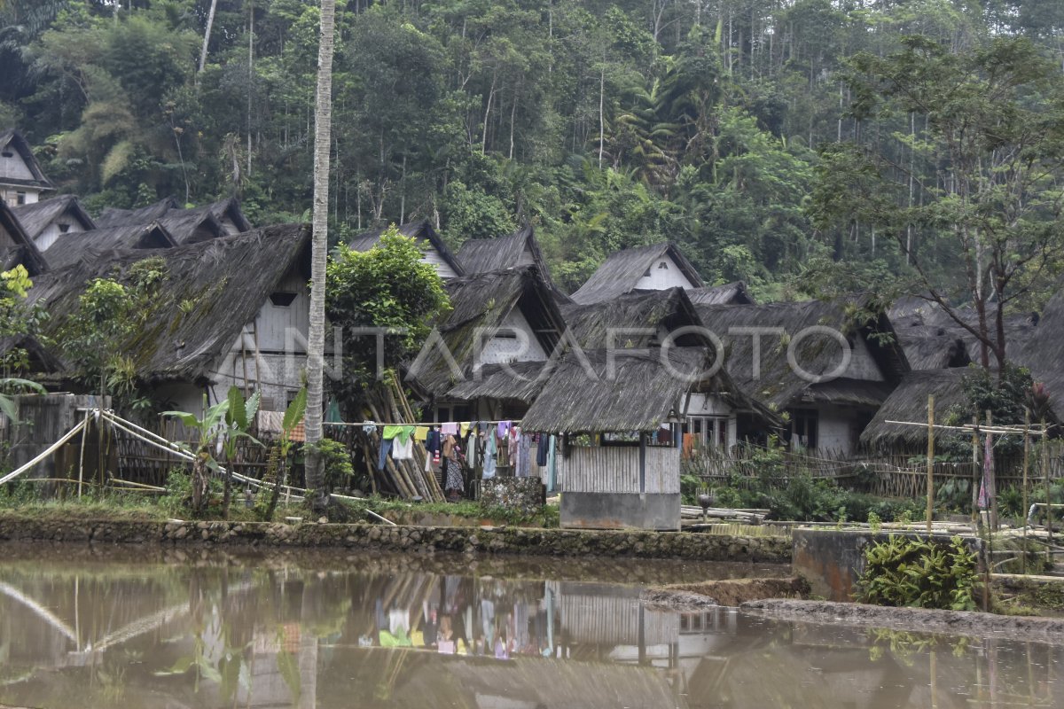 Warga adat Kampung Naga di Kabupaten Tasikmalaya | ANTARA Foto