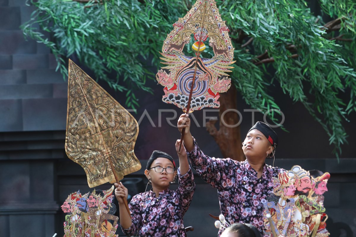 Pentas wayang jemblung pelajar | ANTARA Foto