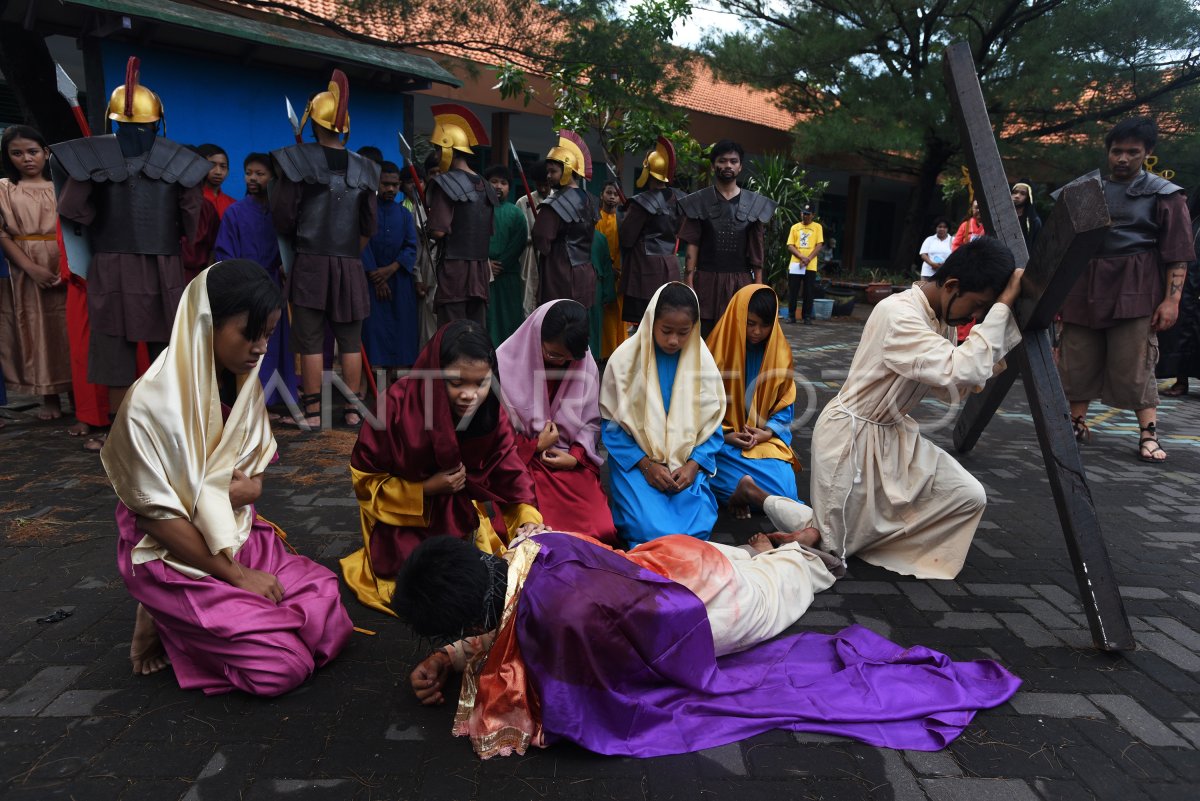 DRAMA PENYALIBAN YESUS KRISTUS | ANTARA Foto