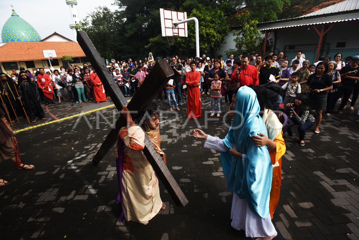 DRAMA PENYALIBAN YESUS KRISTUS | ANTARA Foto