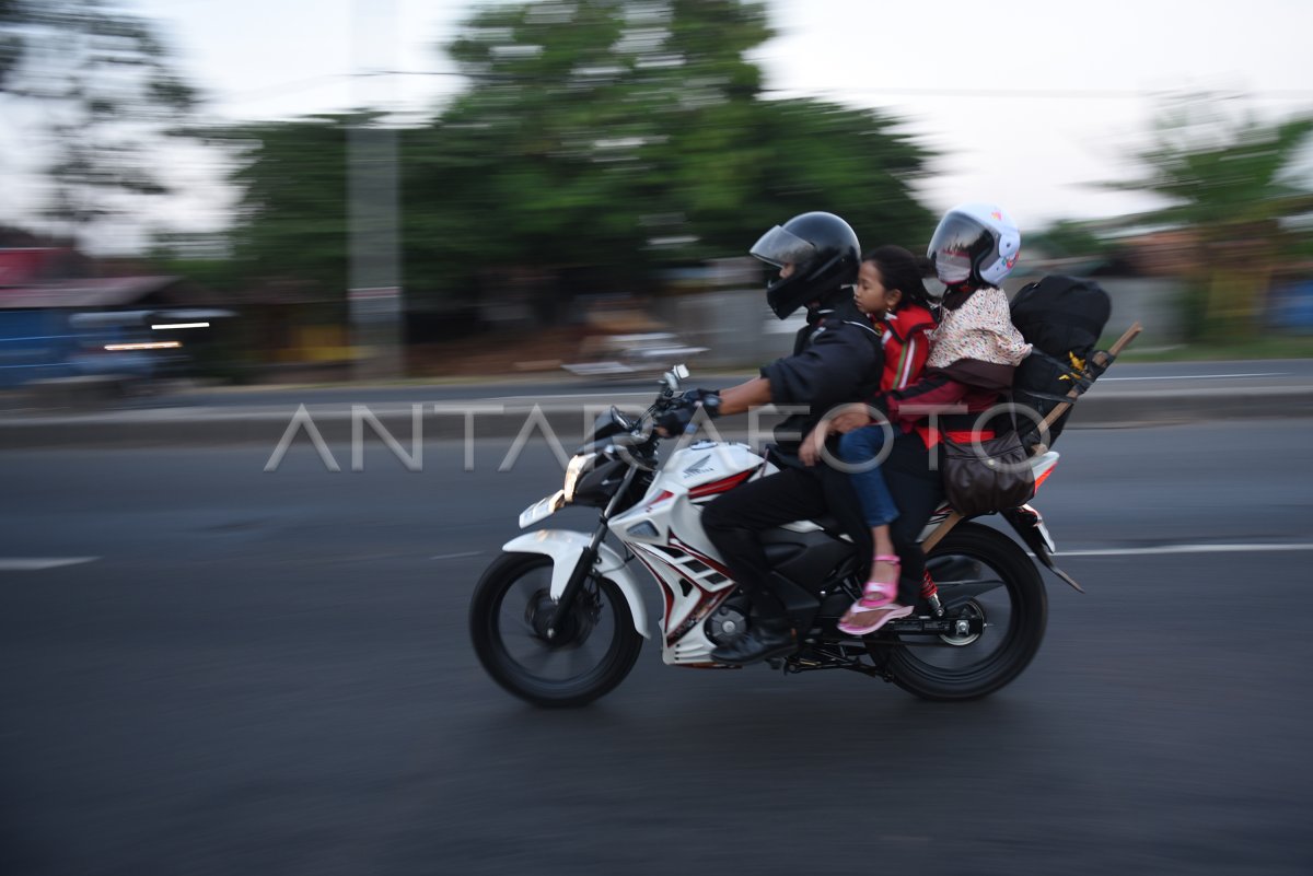 PEMUDIK SEPEDA MOTOR KARAWANG | ANTARA Foto