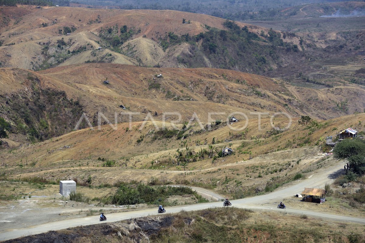 PENGGENANGAN WADUK JATIGEDE DITUNDA | ANTARA Foto