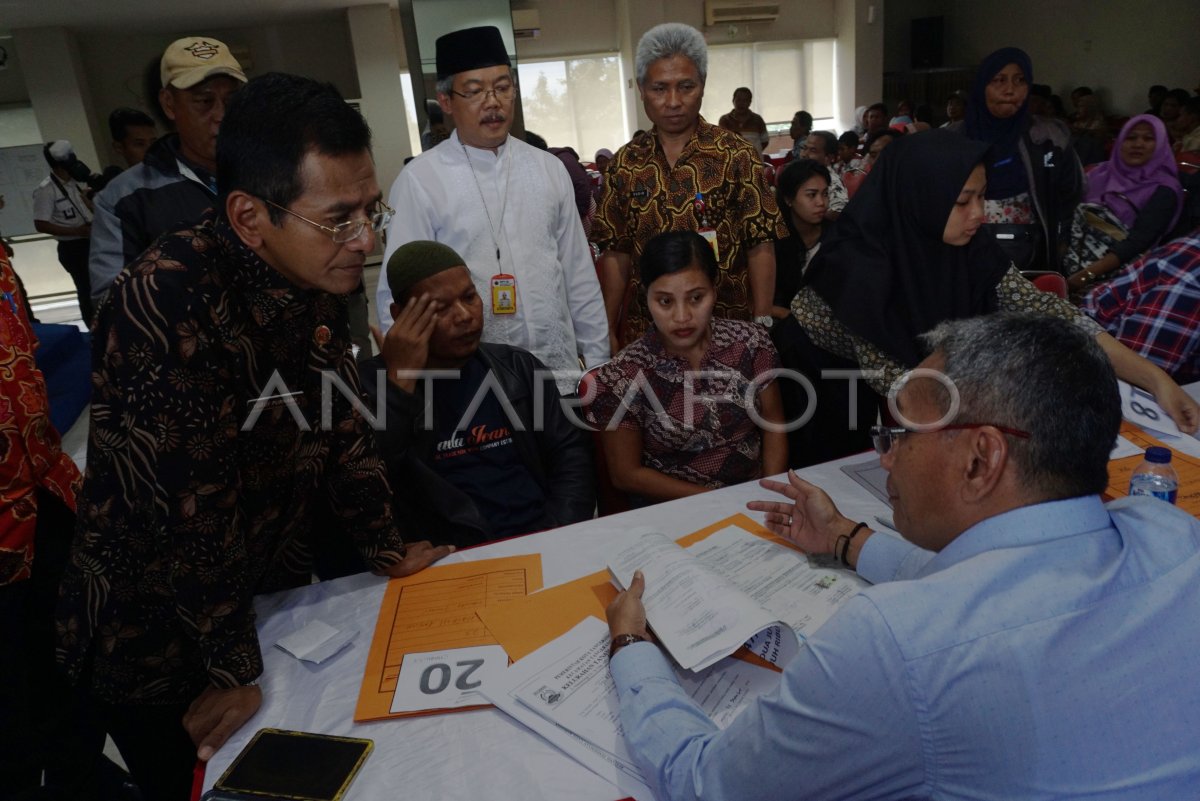 Pembayaran Pembebasan Kereta Api Bandara Soetta Antara Foto