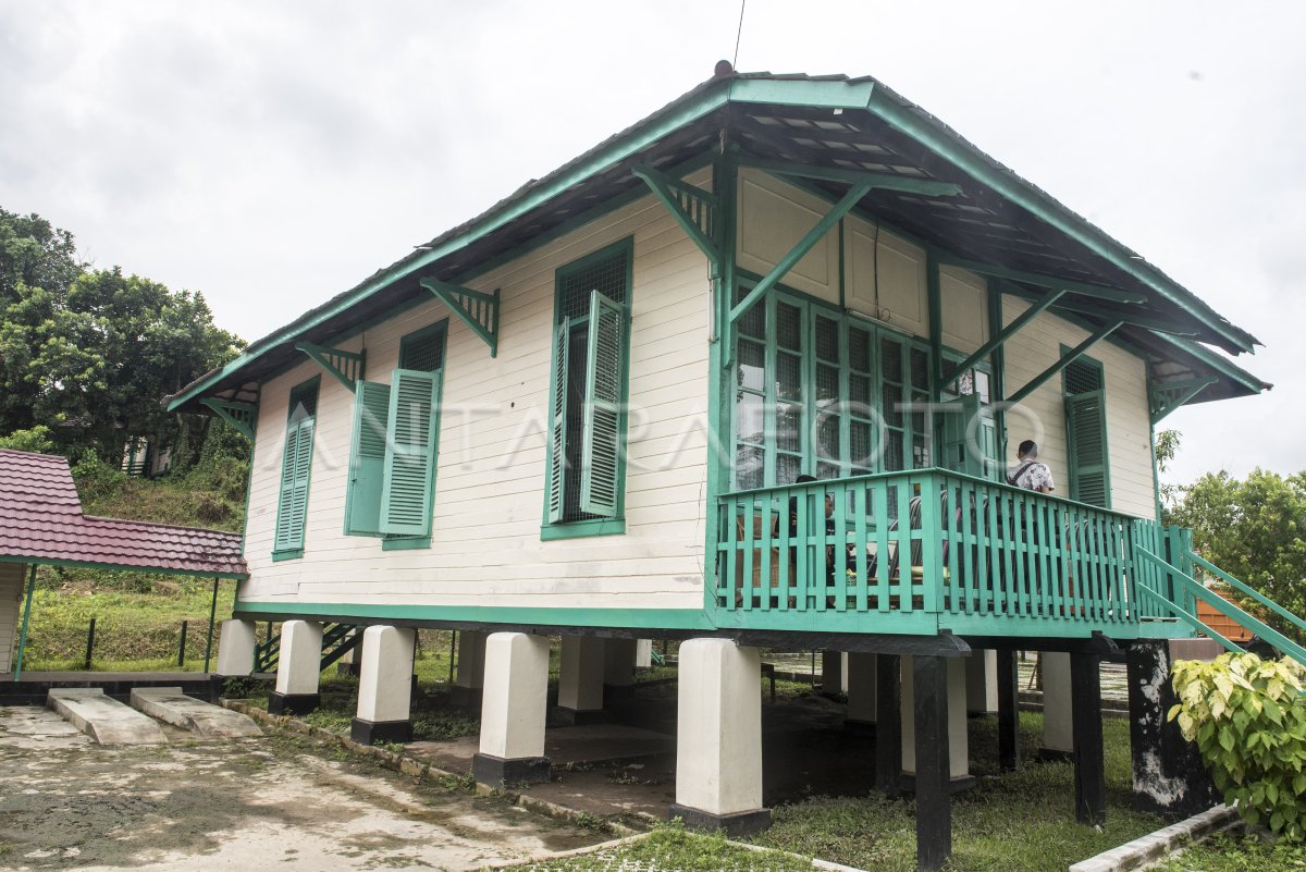 Rumah Panggung Dahor Antara Foto