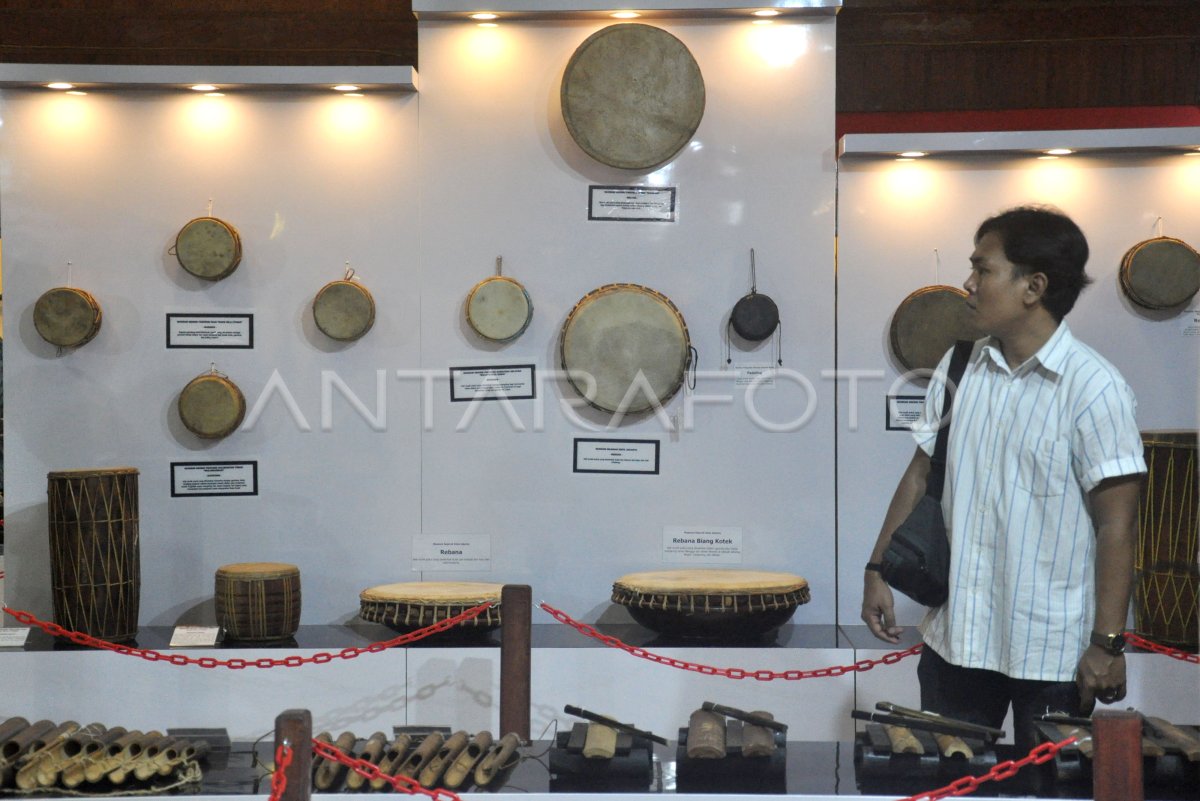 PAMERAN ALAT MUSIK TRADISIONAL | ANTARA Foto