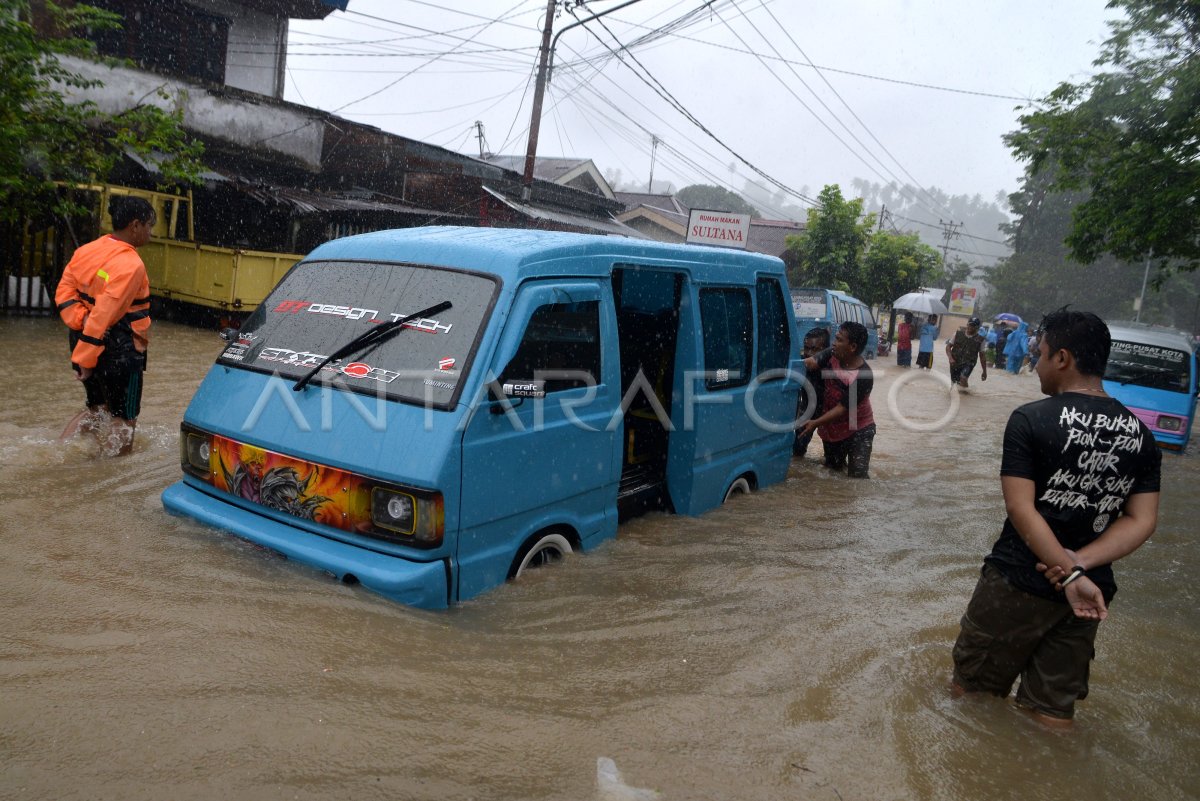 BANJIR DI MANADO | ANTARA Foto