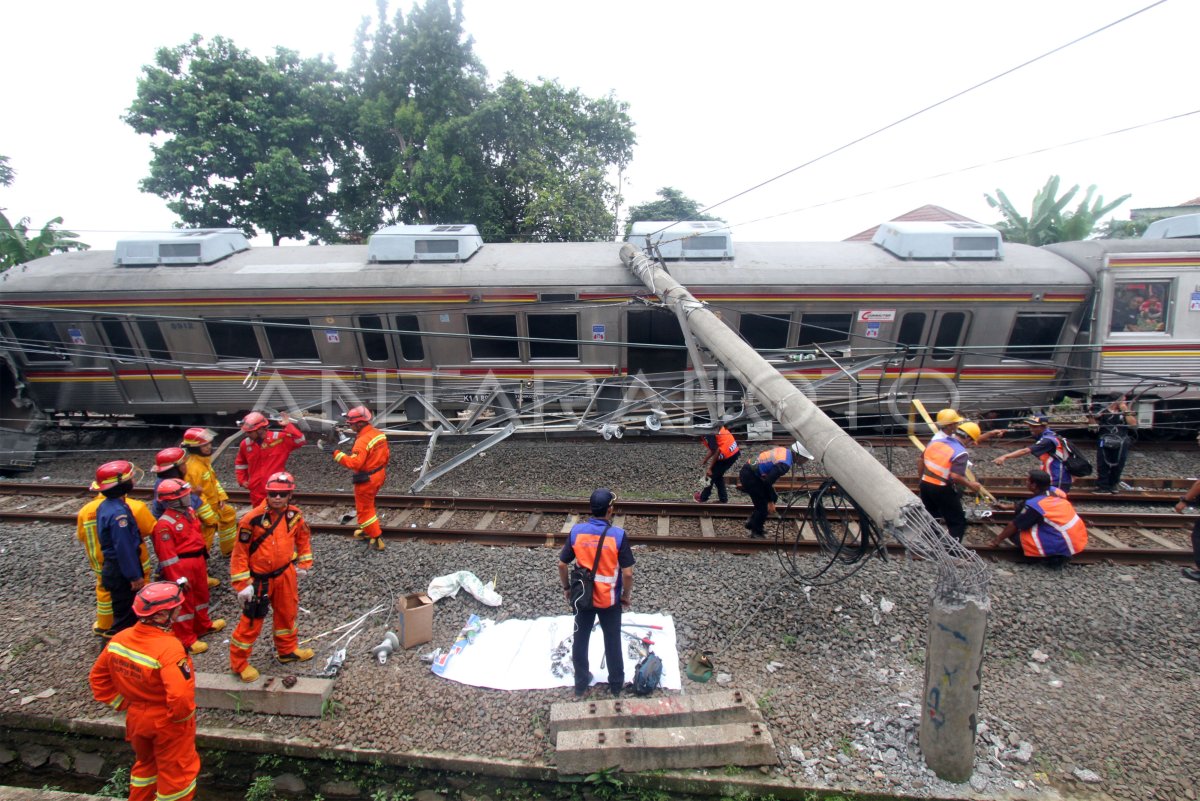 KECELAKAAN KRL COMMUTER LINE DI BOGOR | ANTARA Foto