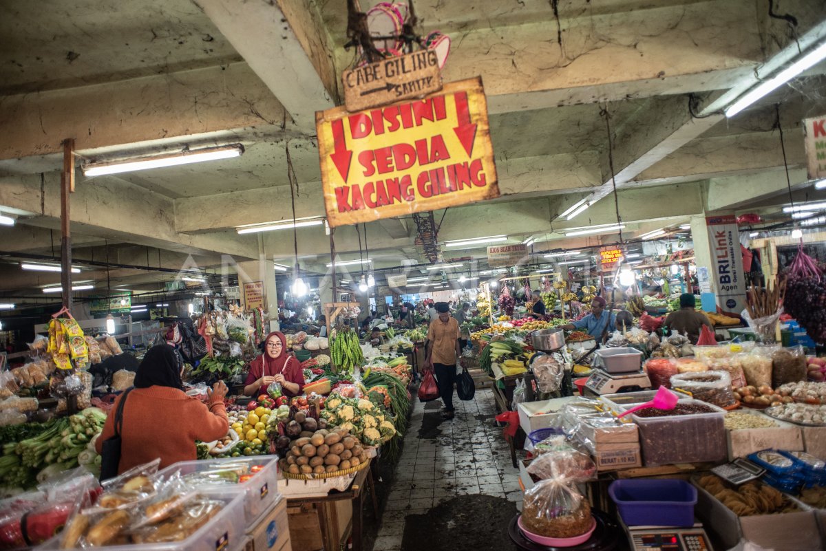 TARGET REVITALISASI PASAR TRADISIONAL DI JAKARTA | ANTARA Foto