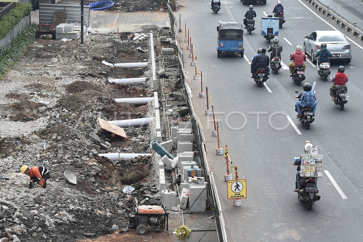 REVITALISASI TROTOAR JAKARTA | ANTARA Foto