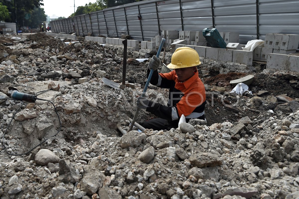 Revitalisasi Trotoar Jakarta Antara Foto 8822