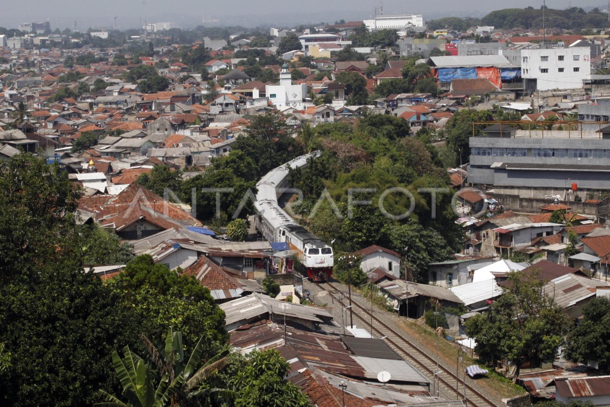 TARGET PEMBANGUNAN JARINGAN REL KERETA BARU ANTARA Foto