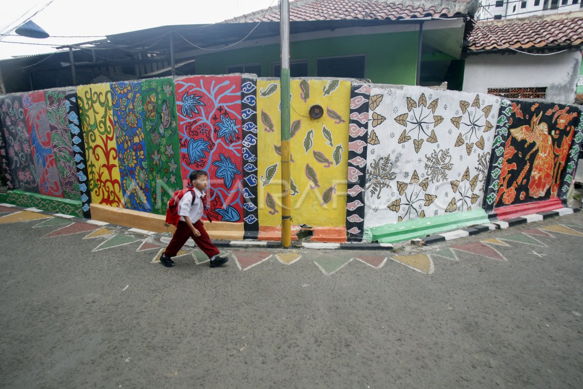 MURAL BATIK DI BOGOR | ANTARA Foto