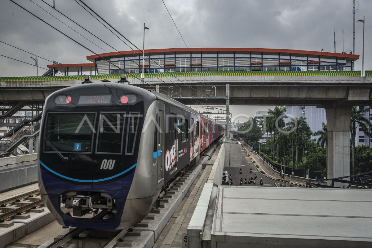 INTEGRASI ANTAR MODA TRANSPORTASI | ANTARA Foto