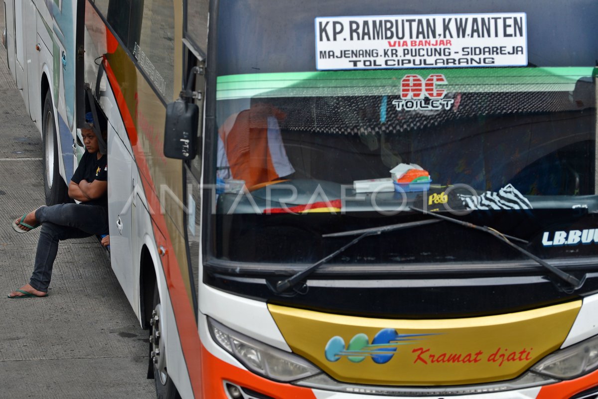 LARANGAN BUS AKAP BEROPERASI DI JAKARTA | ANTARA Foto