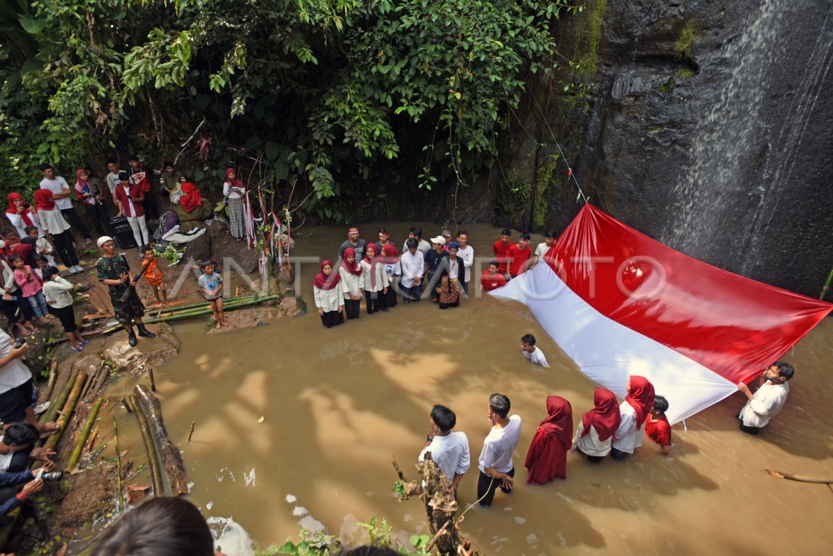 Upacara Hut Ri Di Curug Gunungsari Banten Antara Foto