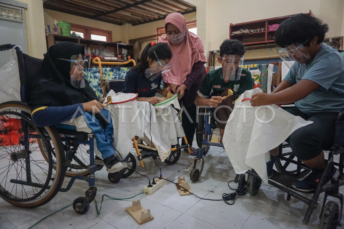 Pelatihan Membatik Bagi Siswa Penyandang Disabilitas Antara Foto