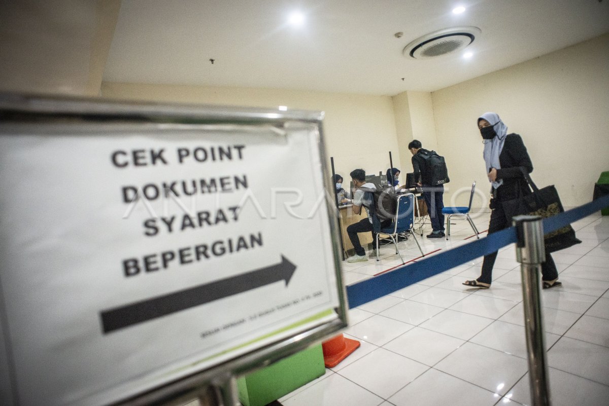 WAJIB TES CEPAT ANTIGEN UNTUK KELUAR MASUK JAKARTA ANTARA Foto