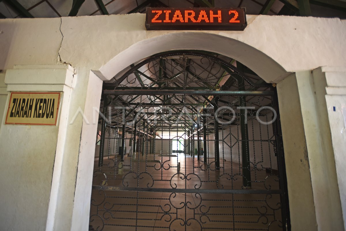 PENUTUPAN TEMPAT WISATA ZIARAH SAAT PPKM DARURAT DI BANTEN | ANTARA Foto