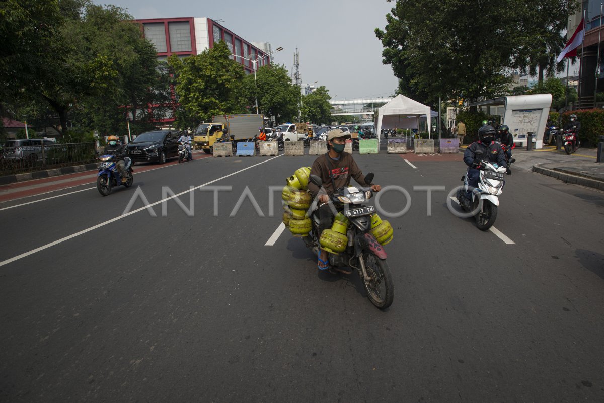 Penyekatan Ppkm Darurat Di Jakarta Antara Foto