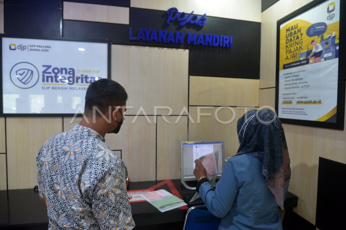 REALISASI PENERIMAAN PAJAK HINGGA NOVEMBER 2021 | ANTARA Foto