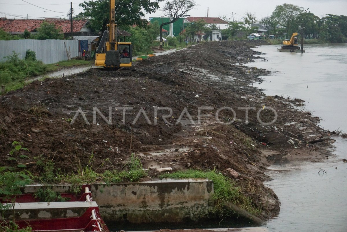 Normalisasi Sungai Untuk Atasi Banjir Antara Foto