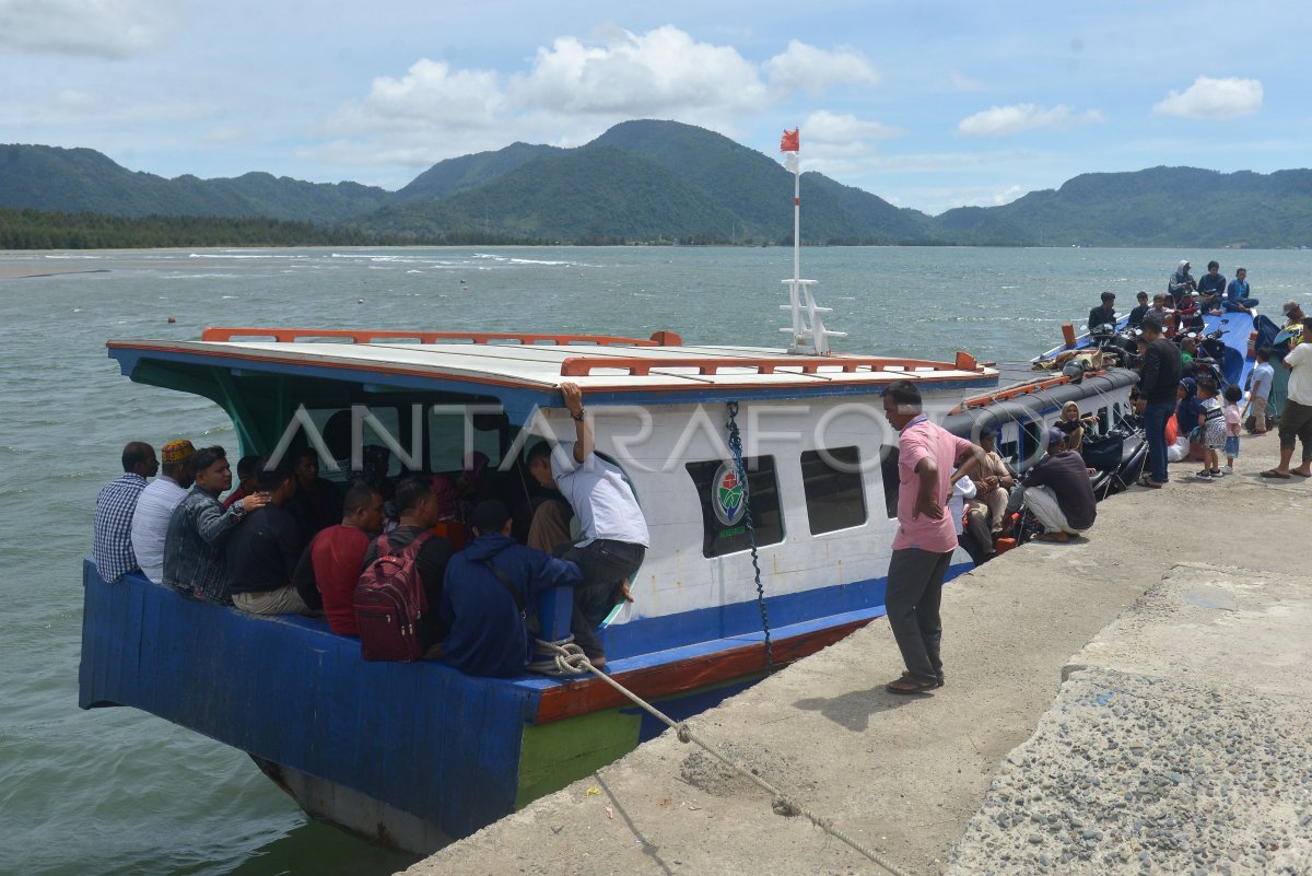 PENINGKATAN JUMLAH PEMUDIK MENGGUNAKAN KAPAL PENYEBERANGAN | ANTARA Foto