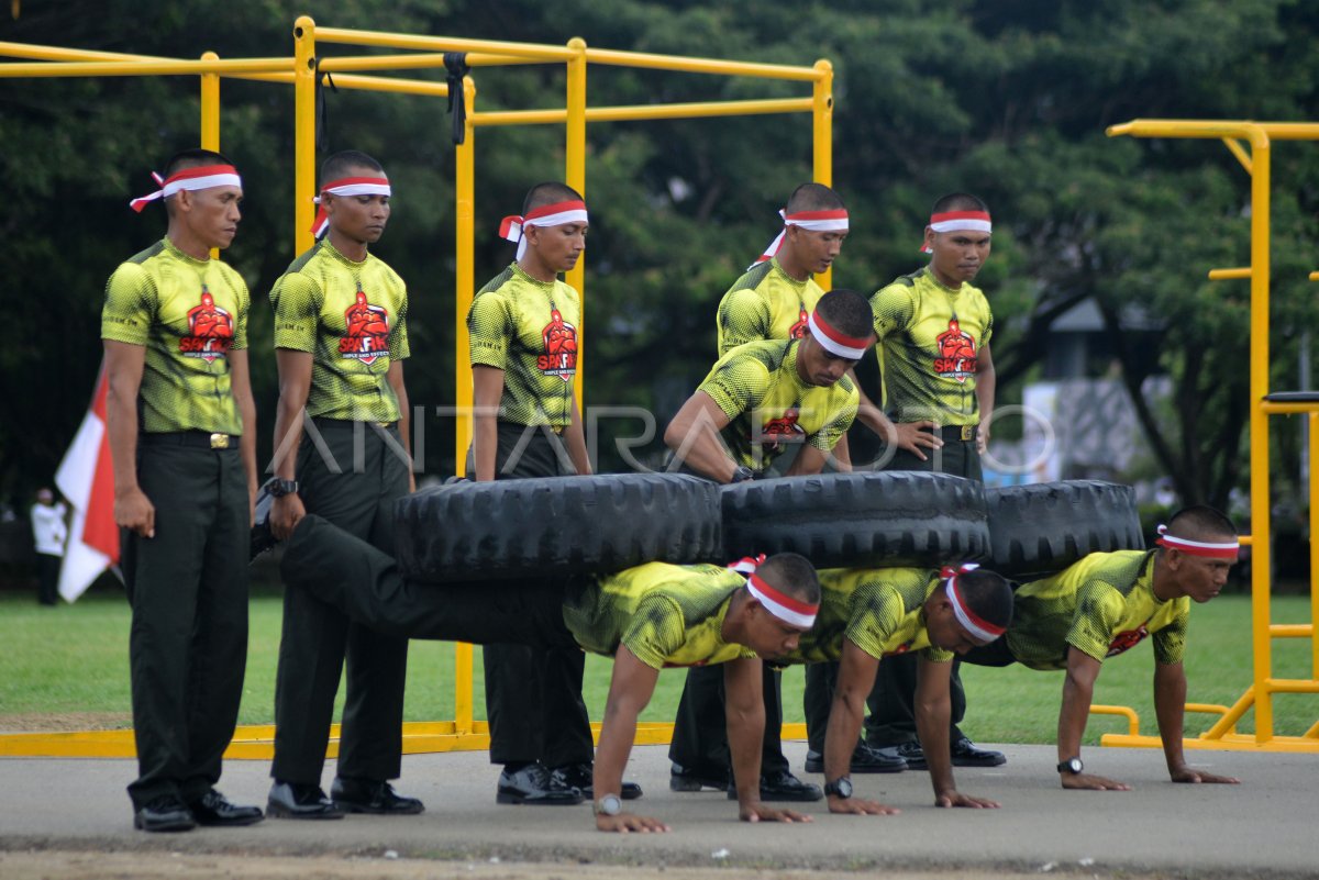 PENUTUPAN PENDIDIKAN PEMBENTUKAN BINTARA TNI AD | ANTARA Foto