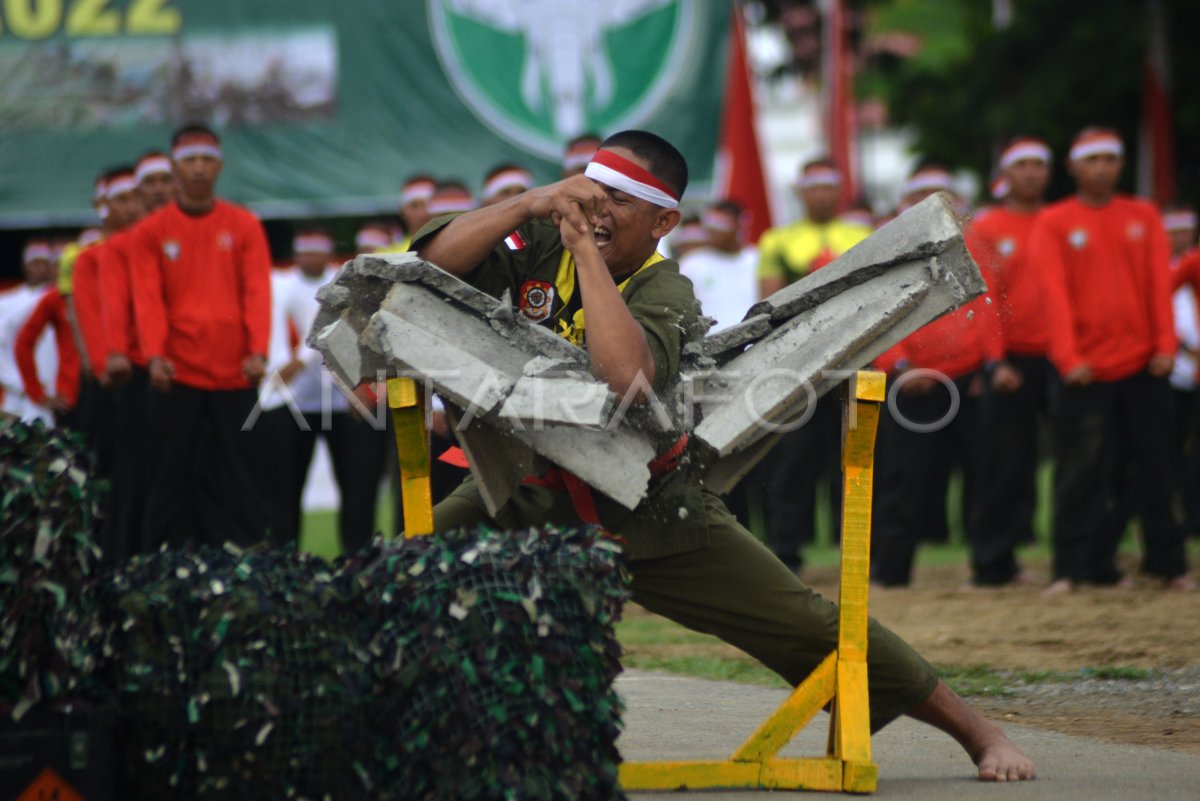 PENUTUPAN PENDIDIKAN PEMBENTUKAN BINTARA TNI AD | ANTARA Foto