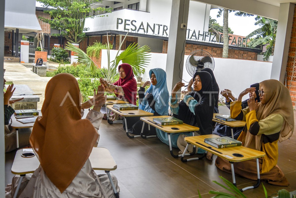 PONDOK PESANTREN TAHFIZ UNTUK SANTRI DISABILITAS | ANTARA Foto