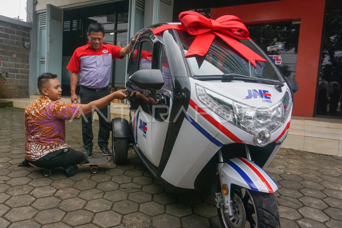 KENDARAAN LISTRIK RODA TIGA UNTUK PENYANDANG DISABILITAS