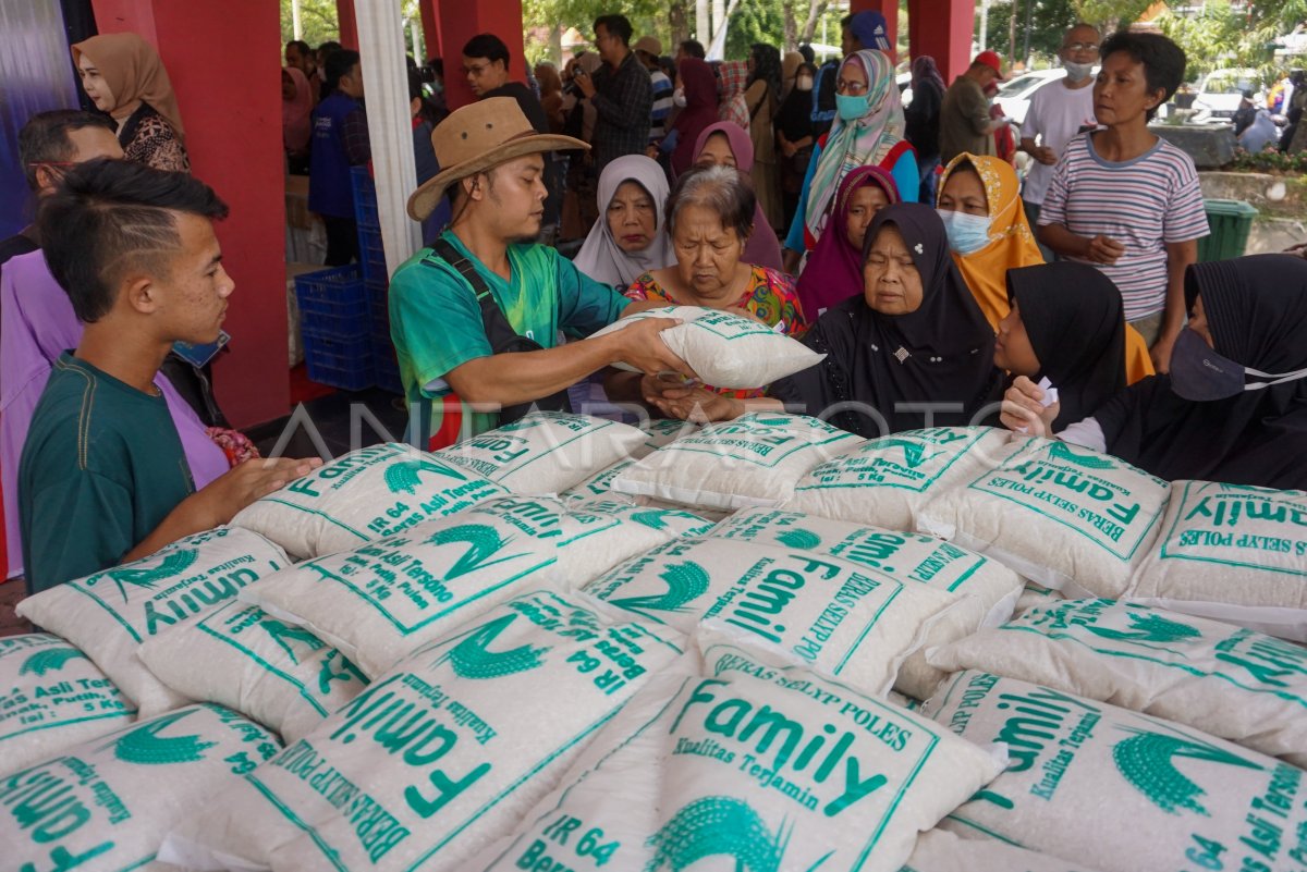 OPERASI PASAR MURAH GRATIS MINYAK GORENG | ANTARA Foto