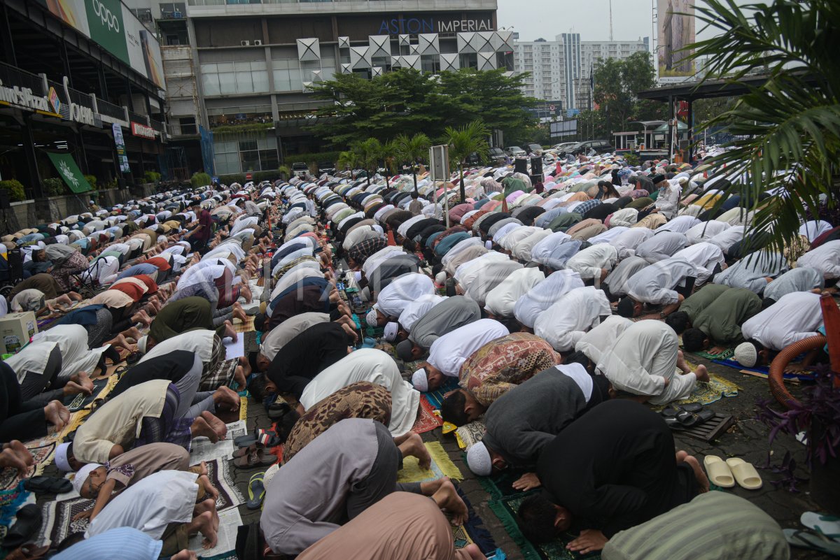 Shalat Idul Fitri 1444h Di Bekasi Antara Foto