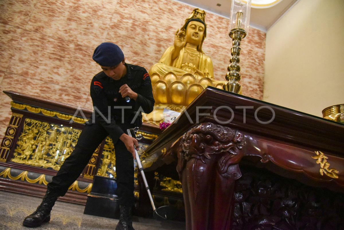 Sterilisasi vihara jelang Waisak