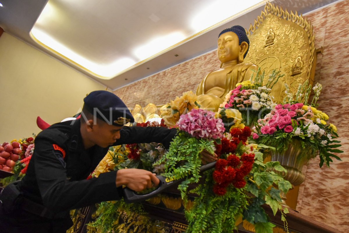 Sterilisasi vihara jelang Waisak
