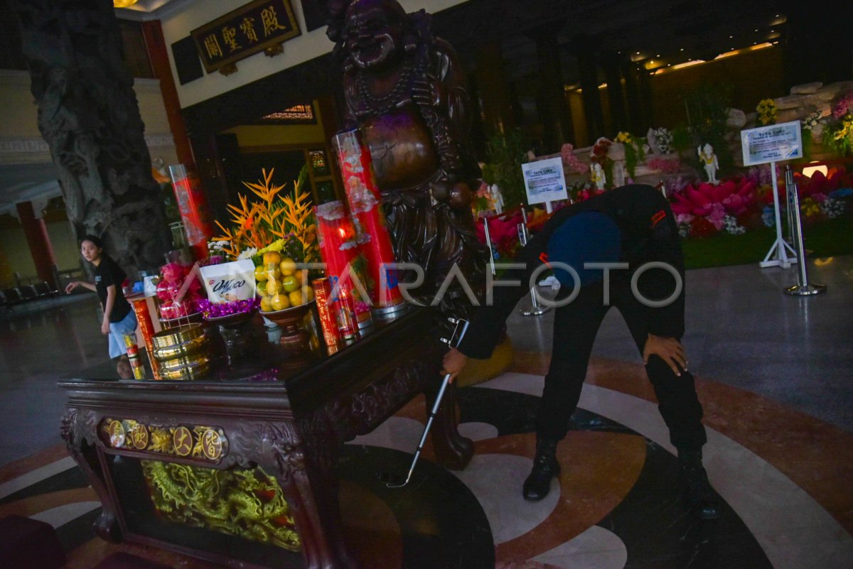 Sterilisasi vihara jelang Waisak