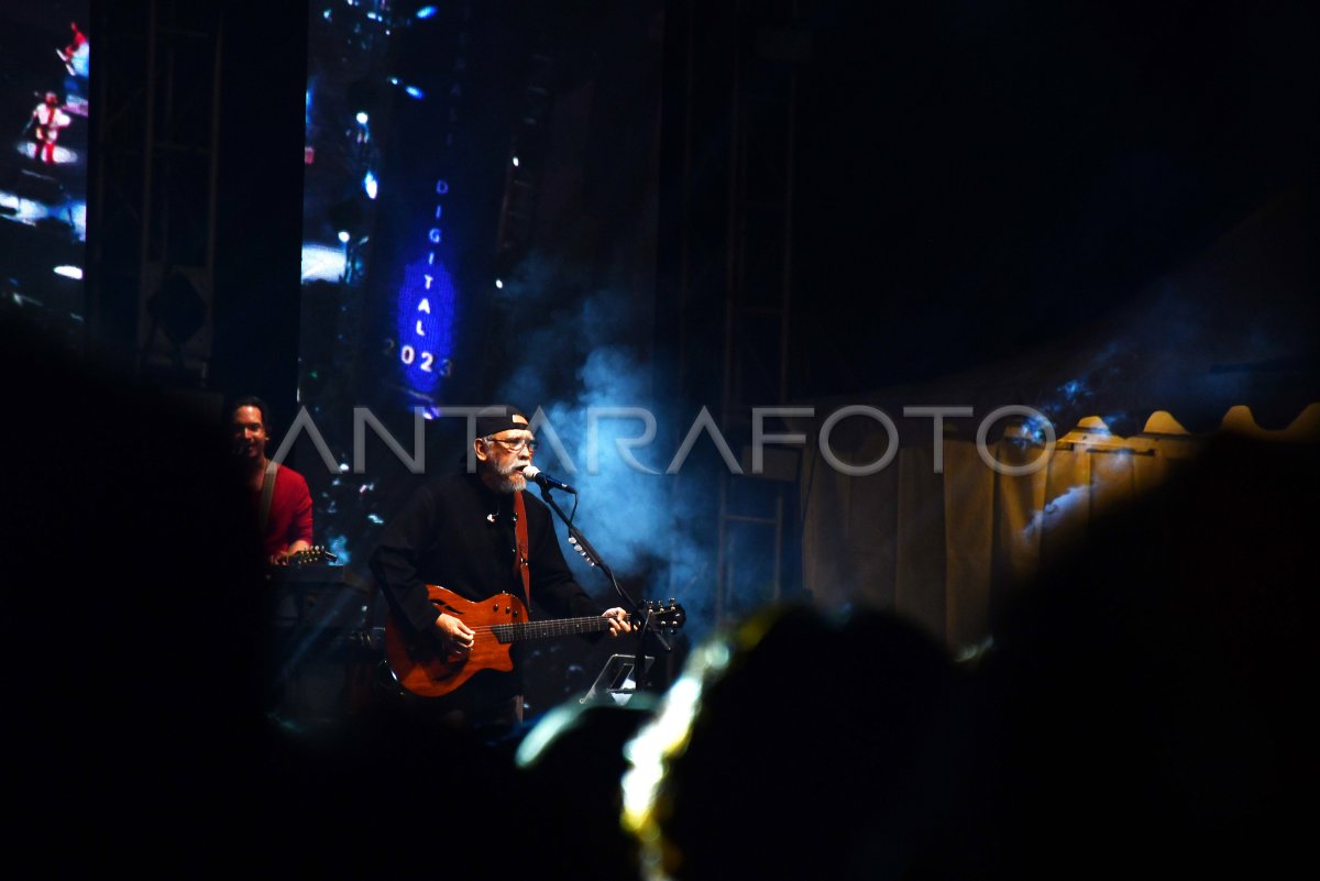 Konser Iwan Fals di Madiun