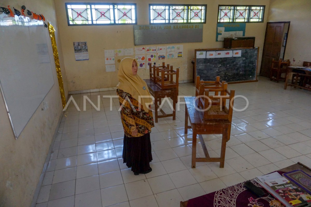 Sekolah Tidak Mendapat Siswa Baru | ANTARA Foto