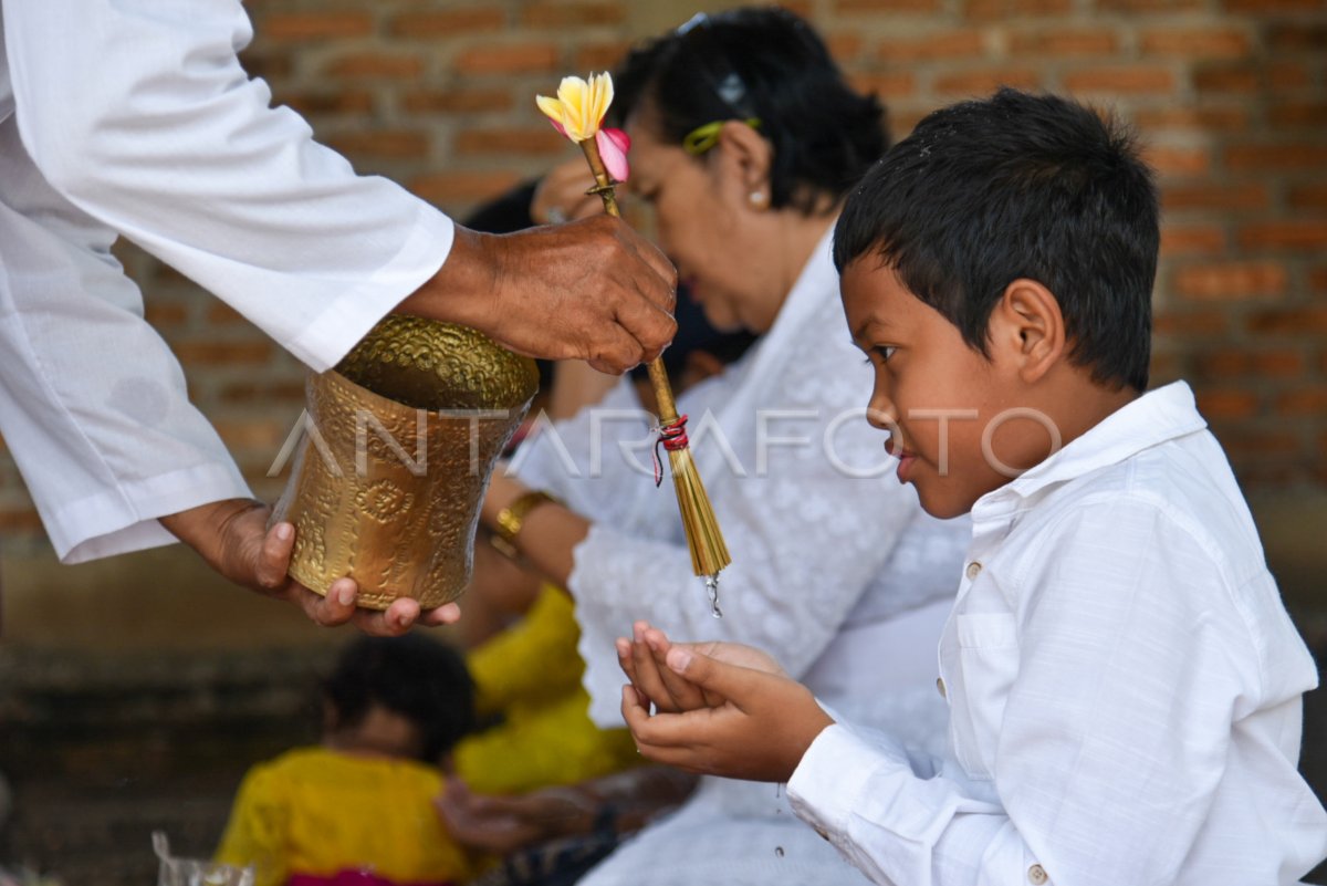 Perayaan Hari Raya Kuningan di Medan