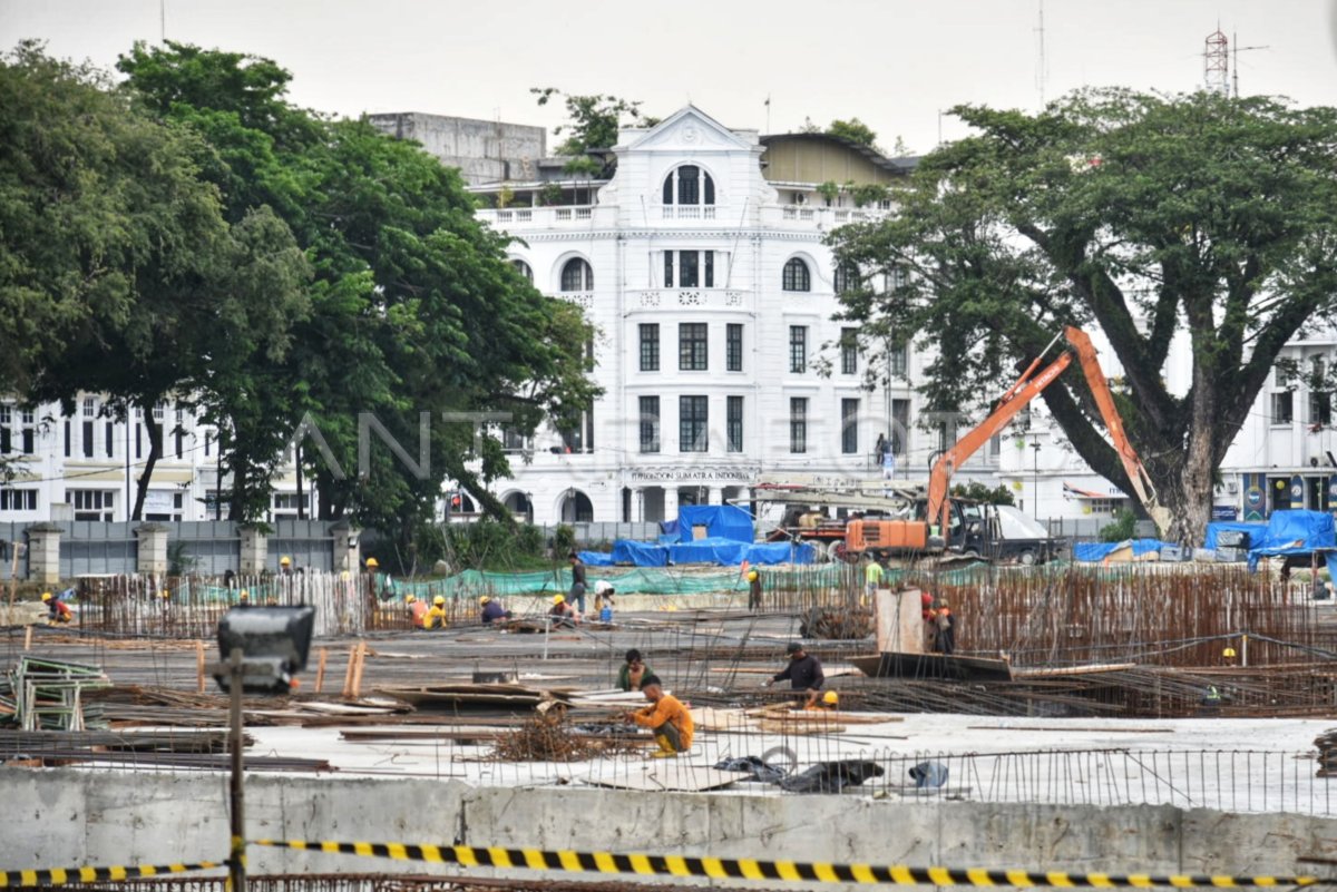 Progres Revitalisasi Lapangan Merdeka Di Medan Antara Foto