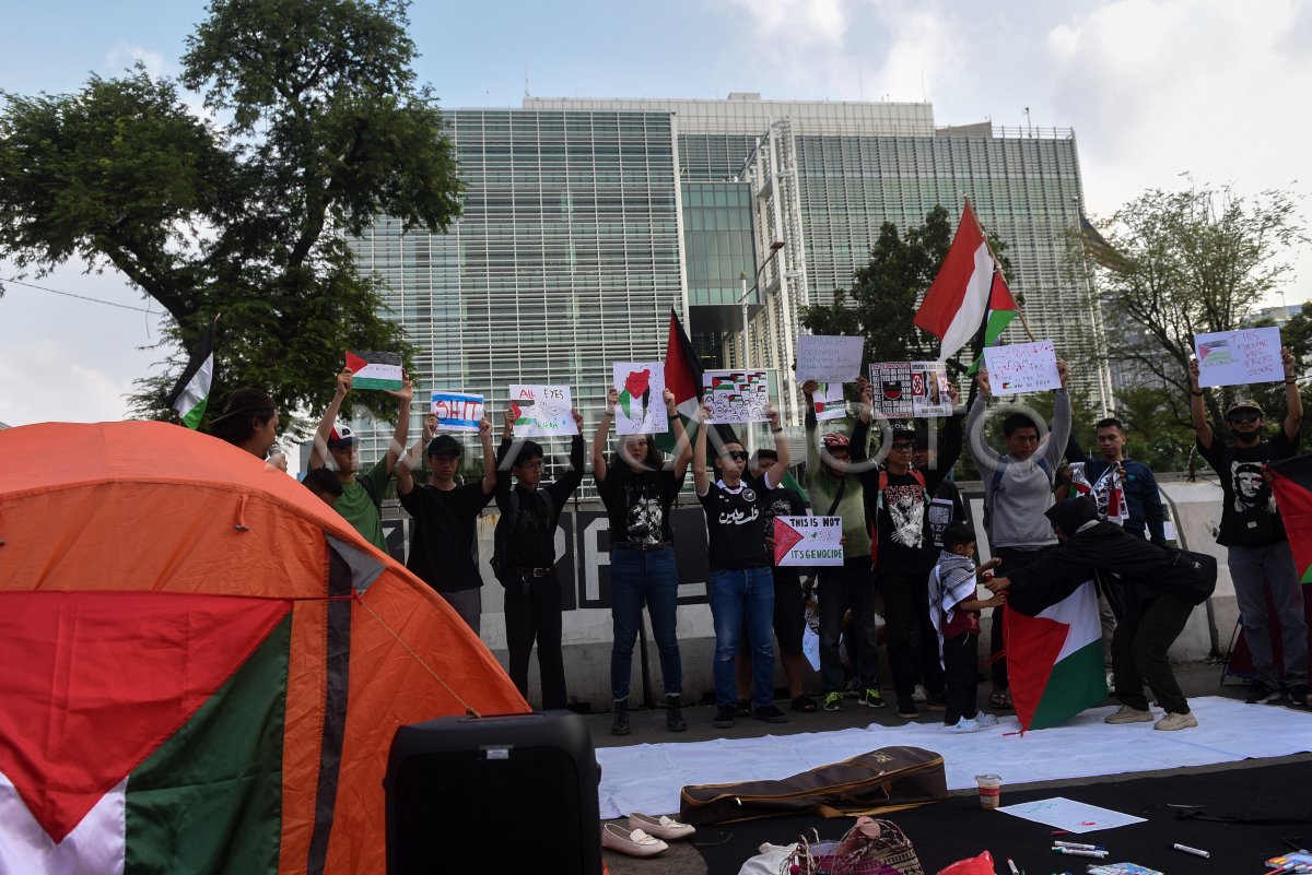 Aksi Solidaritas Untuk Palestina Di Depan Kedubes As Antara Foto