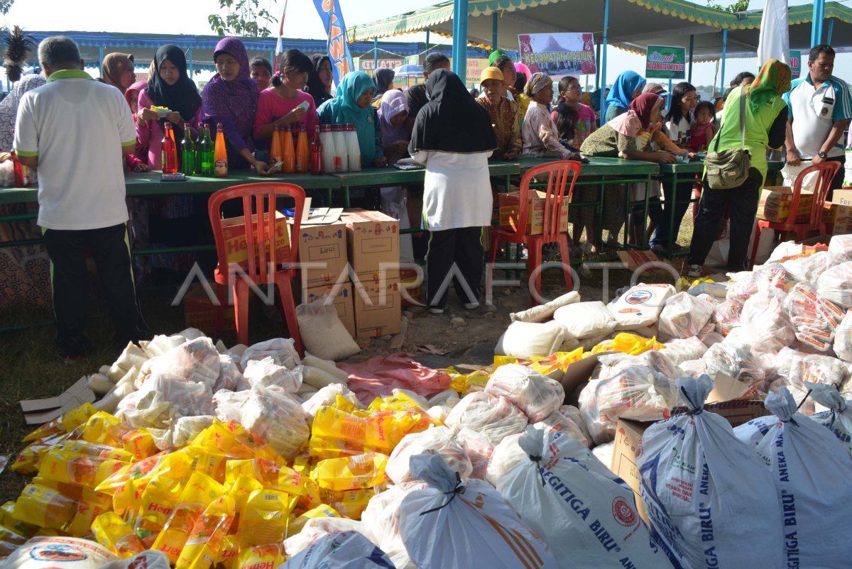 PASAR MURAH SEMBAKO JATIM | ANTARA Foto