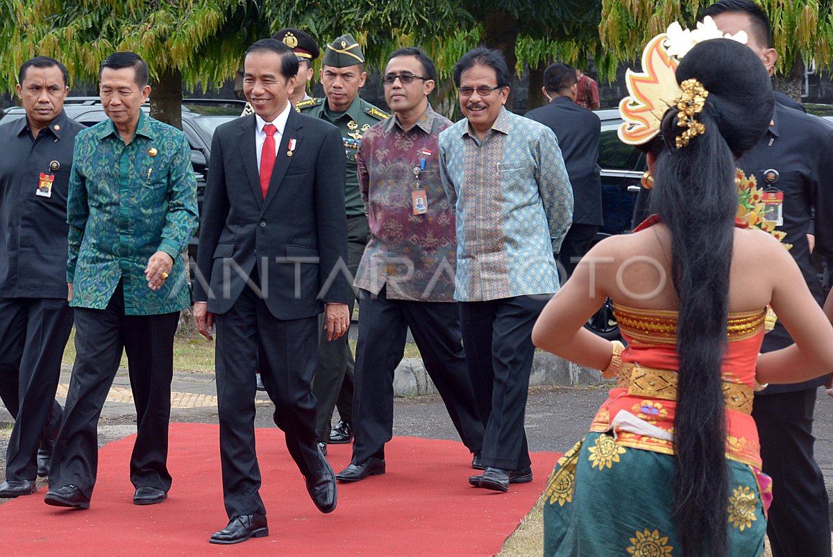 Penyerahan Sertifikat Tanah Antara Foto