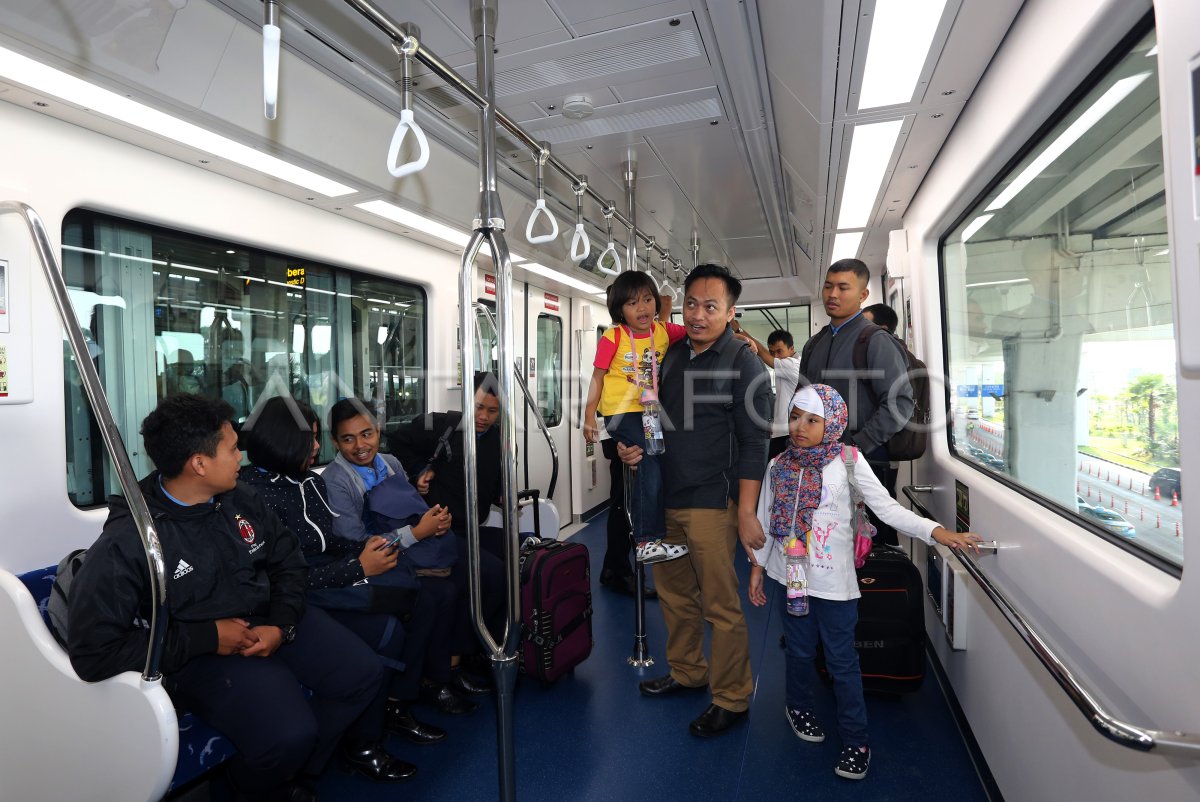 SKYTRAIN BANDARA RESMI BEROPERASI | ANTARA Foto