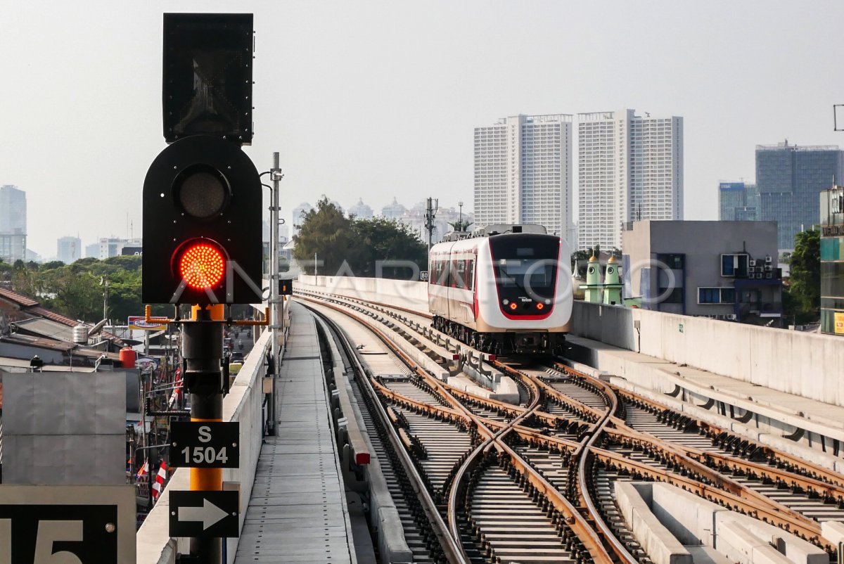 LRT BELUM BEROPERASI SECARA KOMERSIL | ANTARA Foto