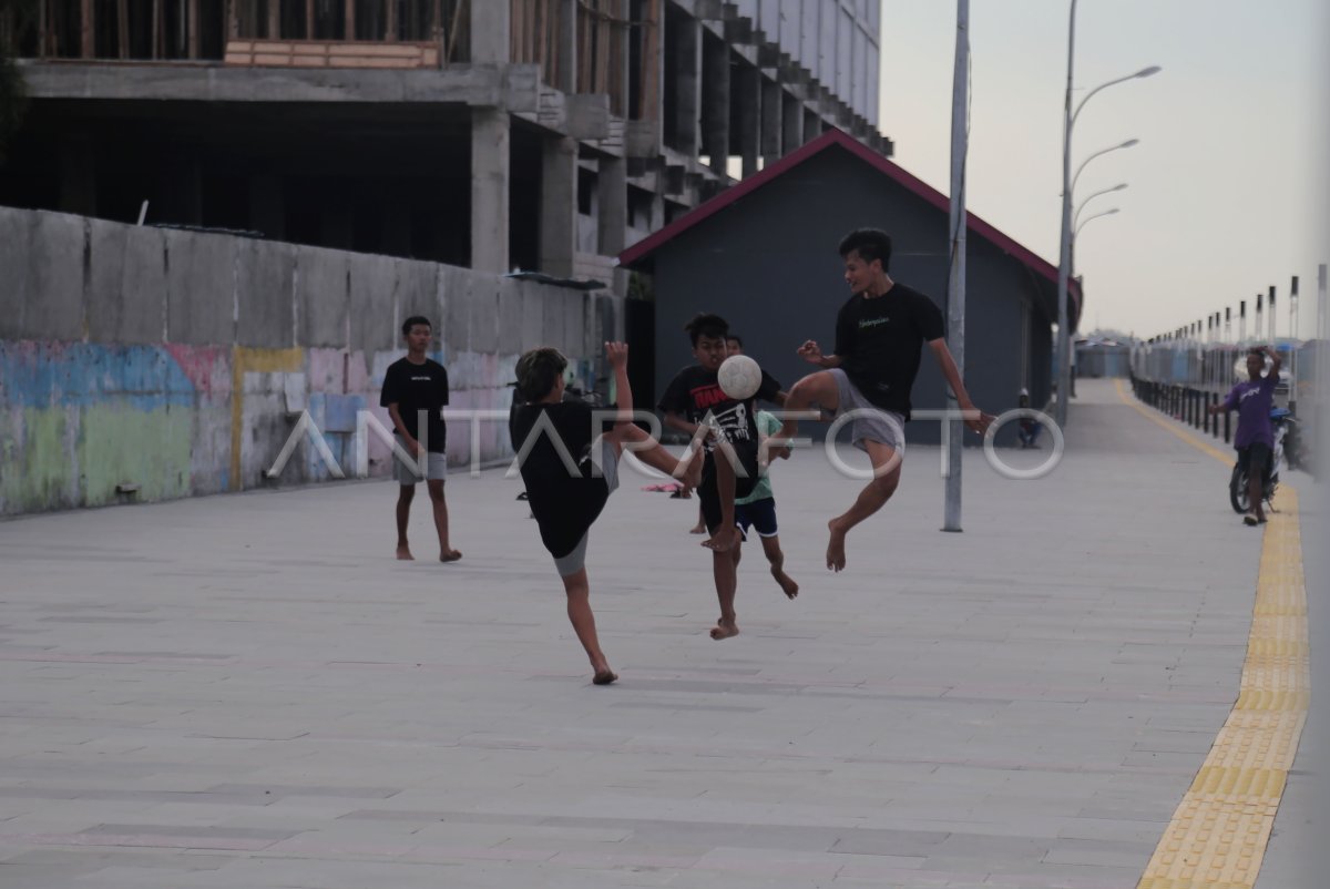 Kurangnya lahan bermain sepak bola untuk anak di Ternate