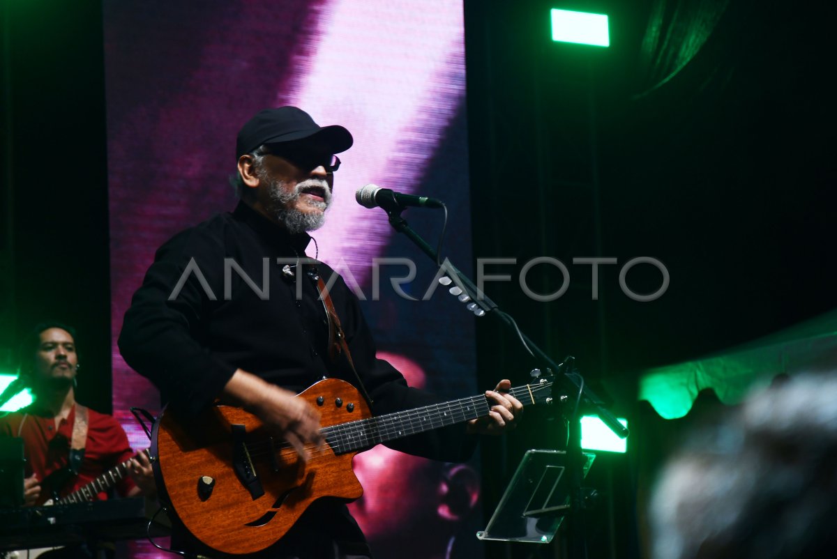 Konser Iwan Fals di Madiun