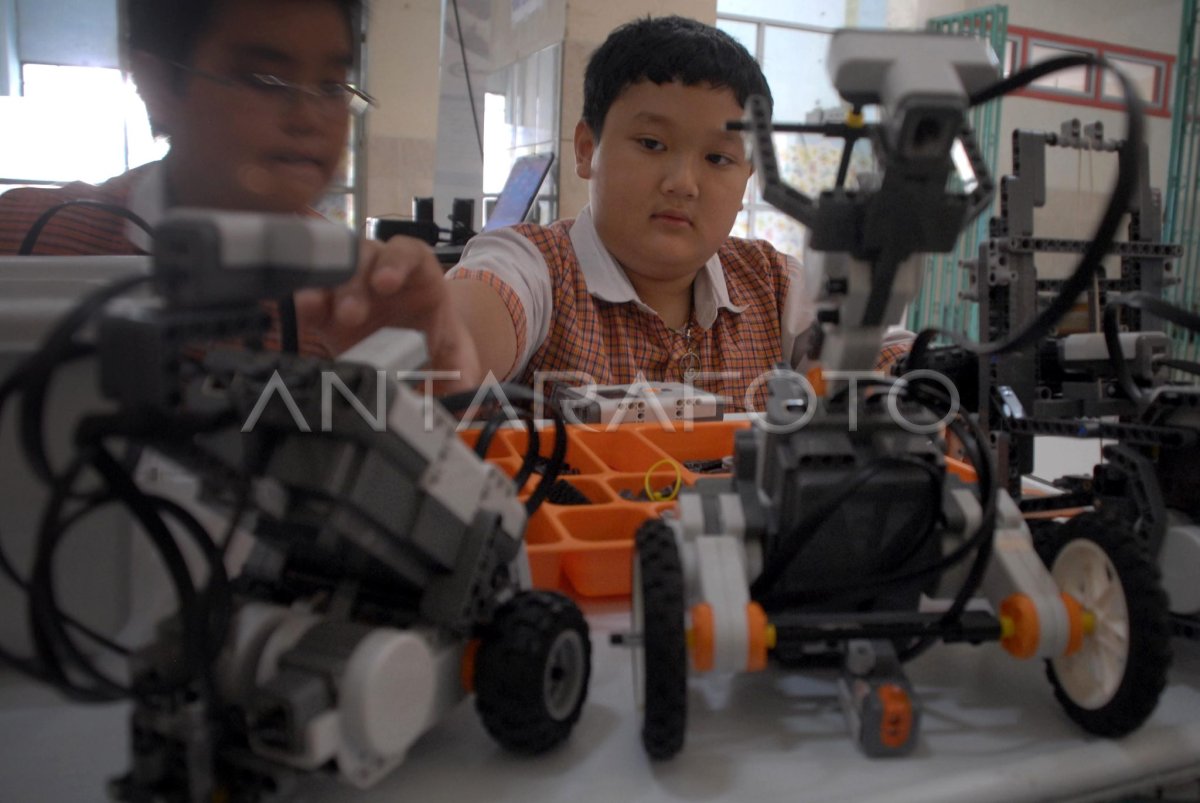 PENGENALAN ROBOT | ANTARA Foto