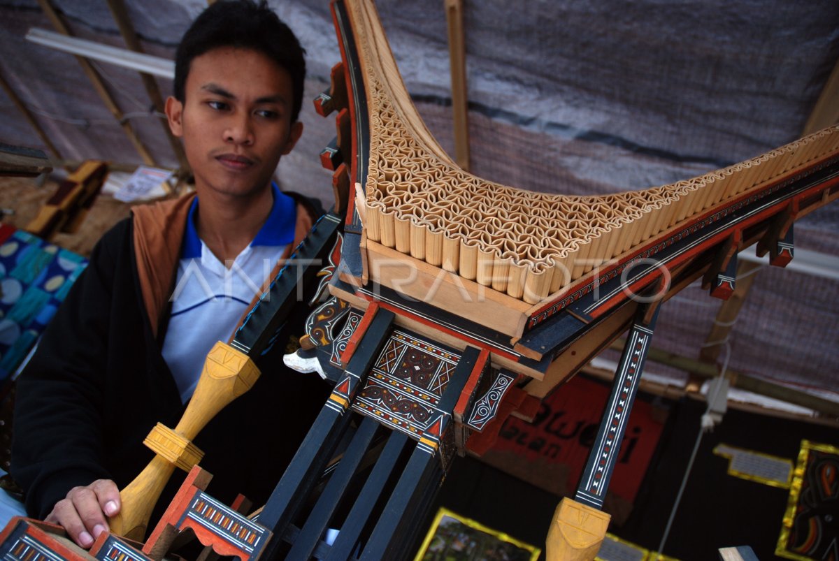 RUMAH ADAT TONGKONAN | ANTARA Foto